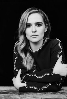 Zoey Deutch